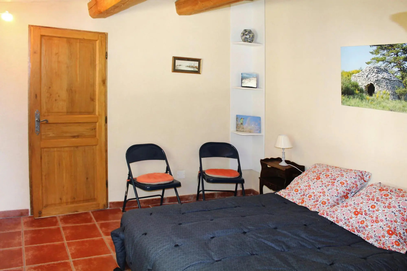 Charming holiday home with private garden, Revest-du-Bion