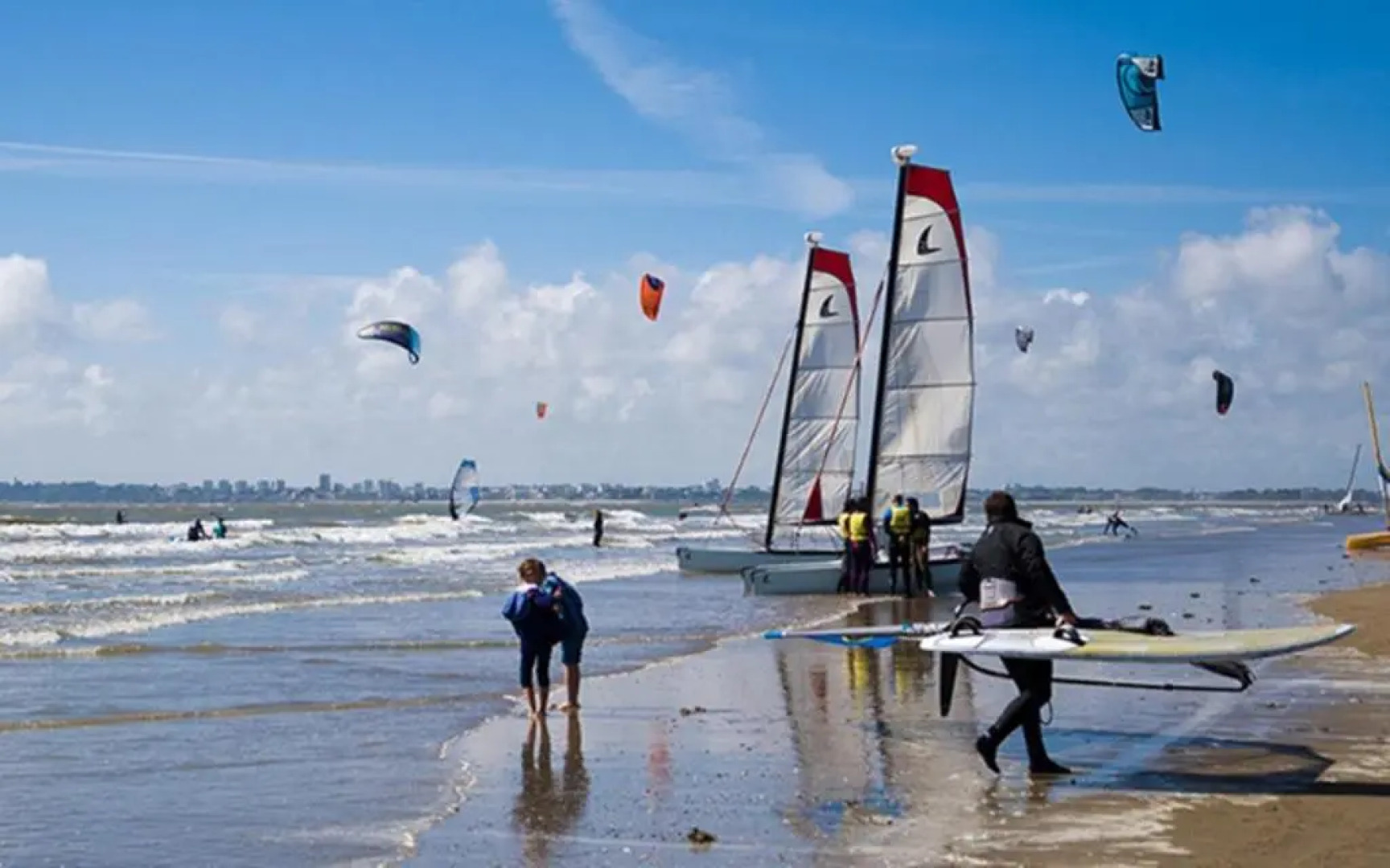 Villa bord de mer avec piscine couverte, bain nordique, salle de jeux.