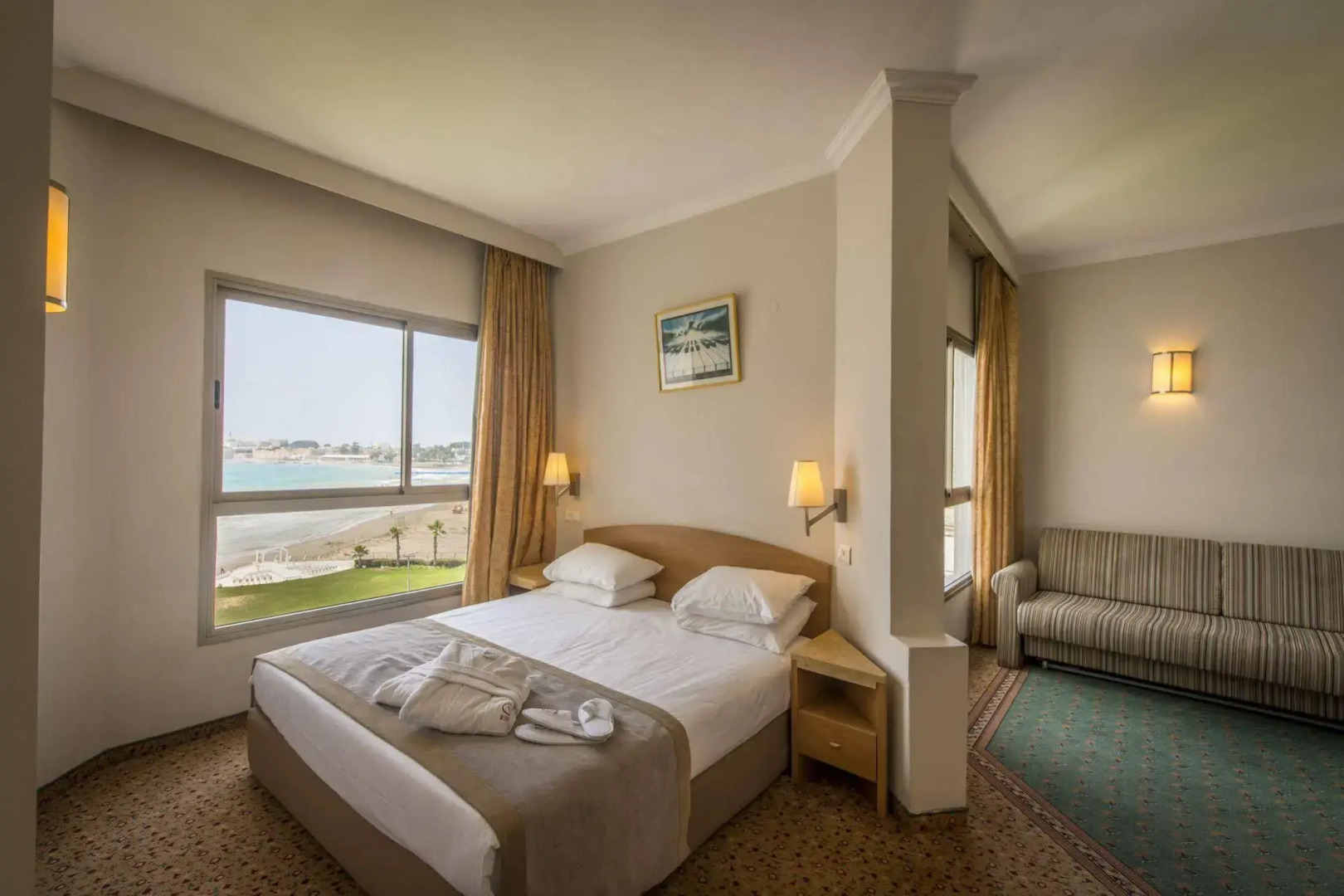 Rimonim Palm Beach Acre