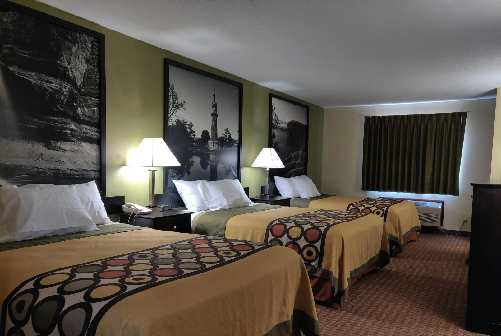 Super 8 by Wyndham DeKalb IL