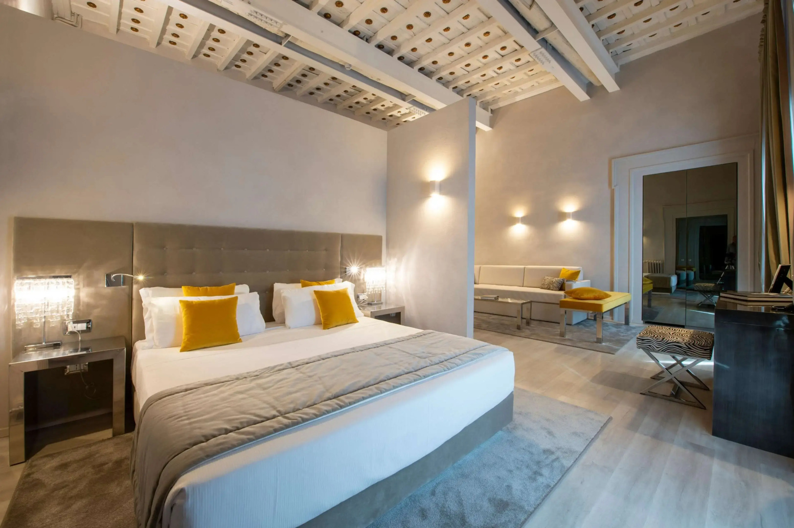 Terrace Pantheon Relais