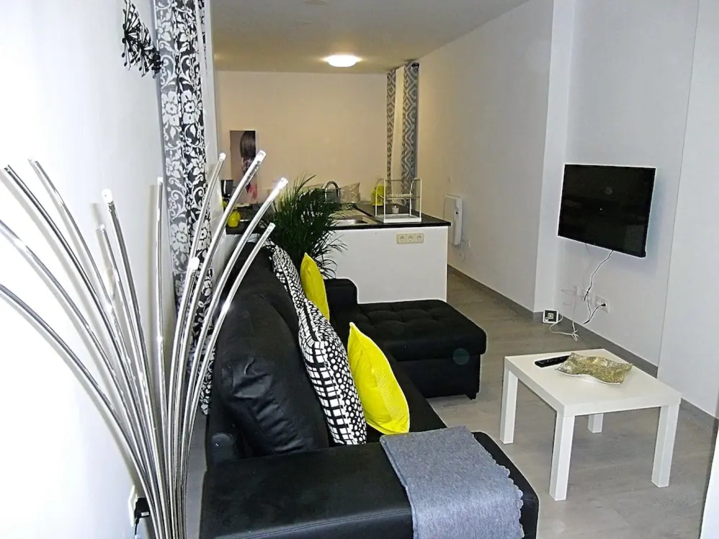 Bravo Murillo Apartment Center