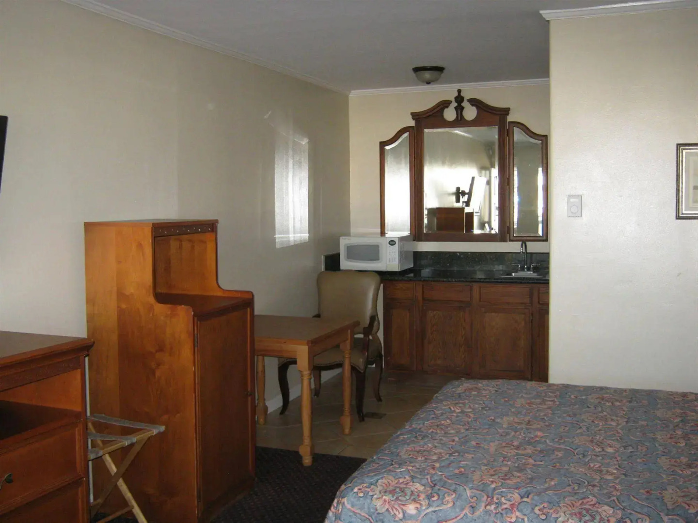 The Shores Inn and Beach Houses