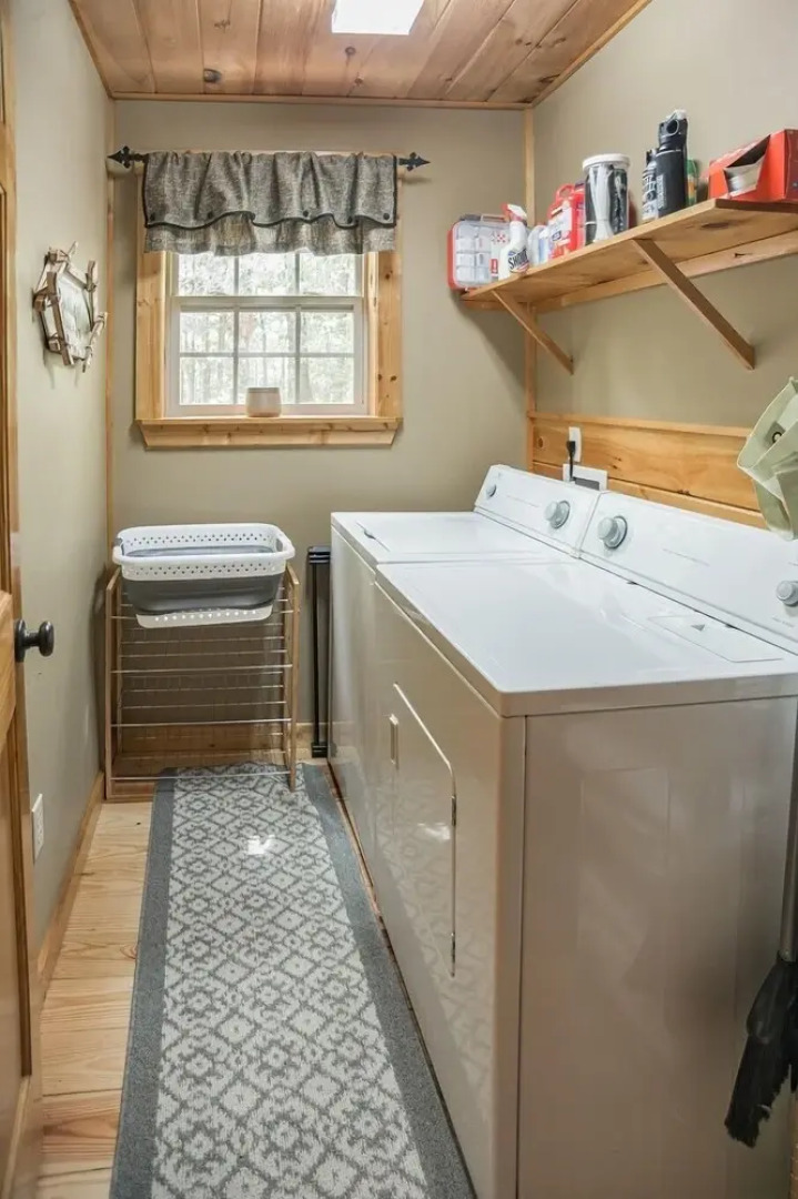 Tree Top Lodge - Gorgeous Lake Cabin With Hot Tub & Magnificent Views Of Forests And Mountains! 3 Bedroom Cabin by Redawning