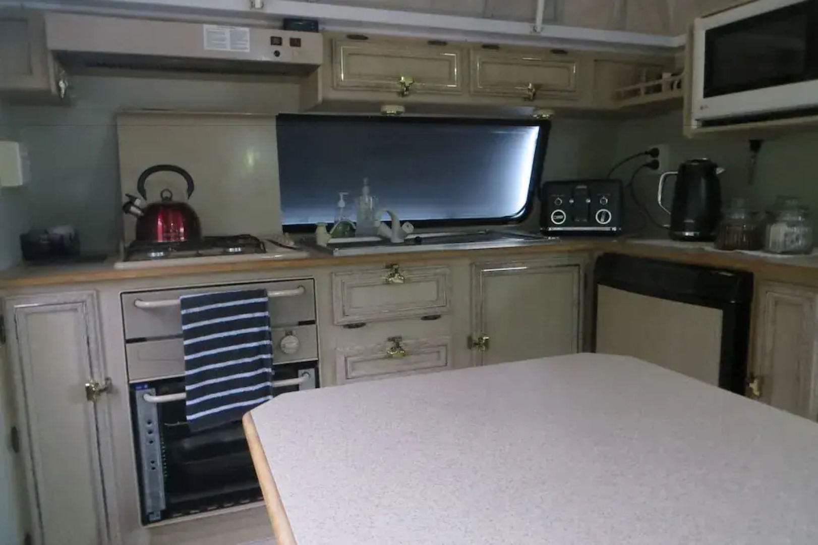 Koru Beach Cabin & B&B Homestay