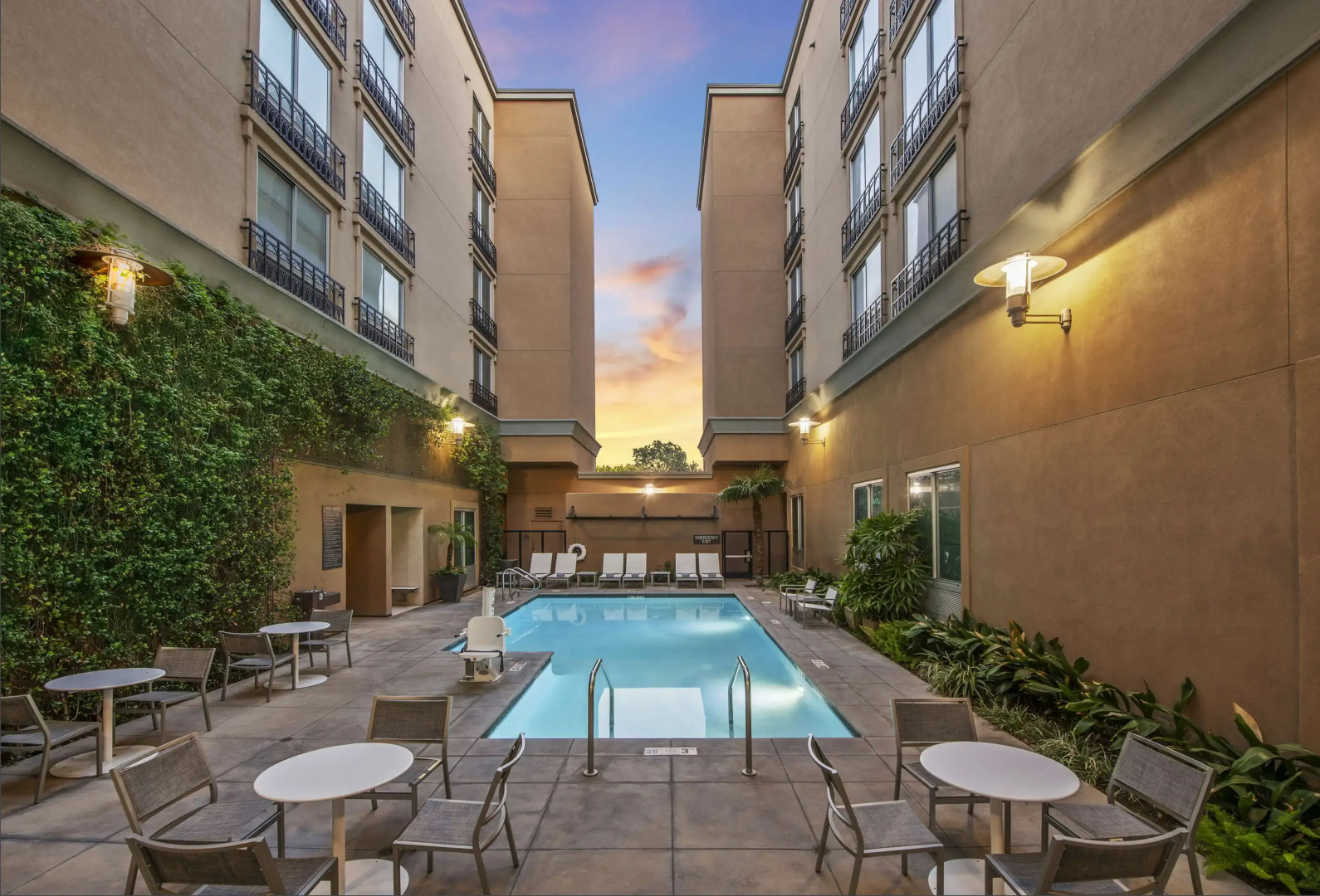 Hyatt Place Riverside Downtown