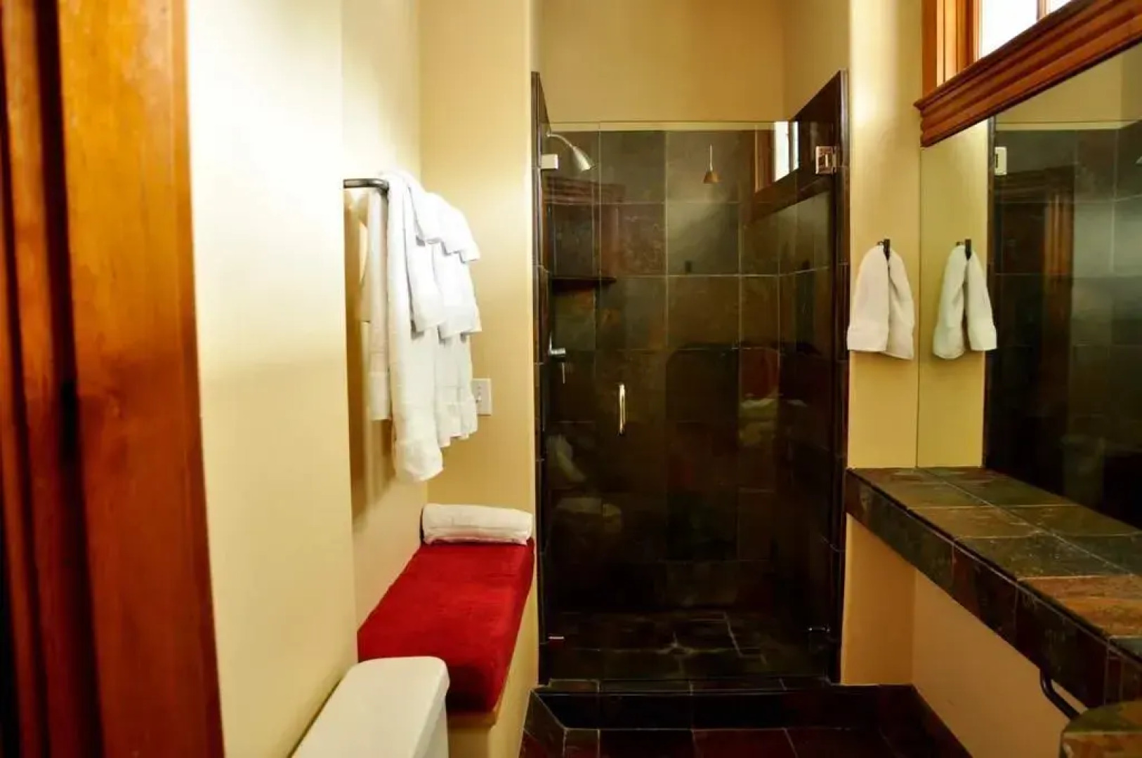 Pelton Vacation Rental