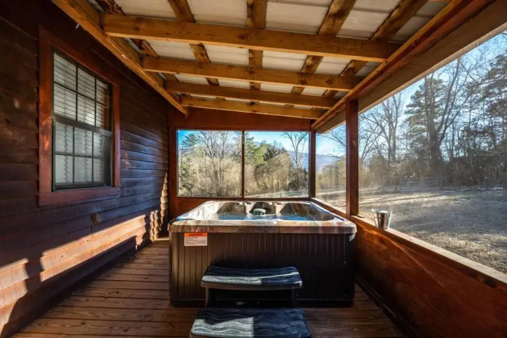 Beautiful View! Log cabin,Fireplace,Hot Tub,Arcade,Pool,Fishing