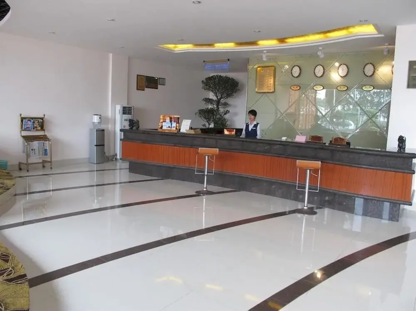Qinzhou Yihao Hotel