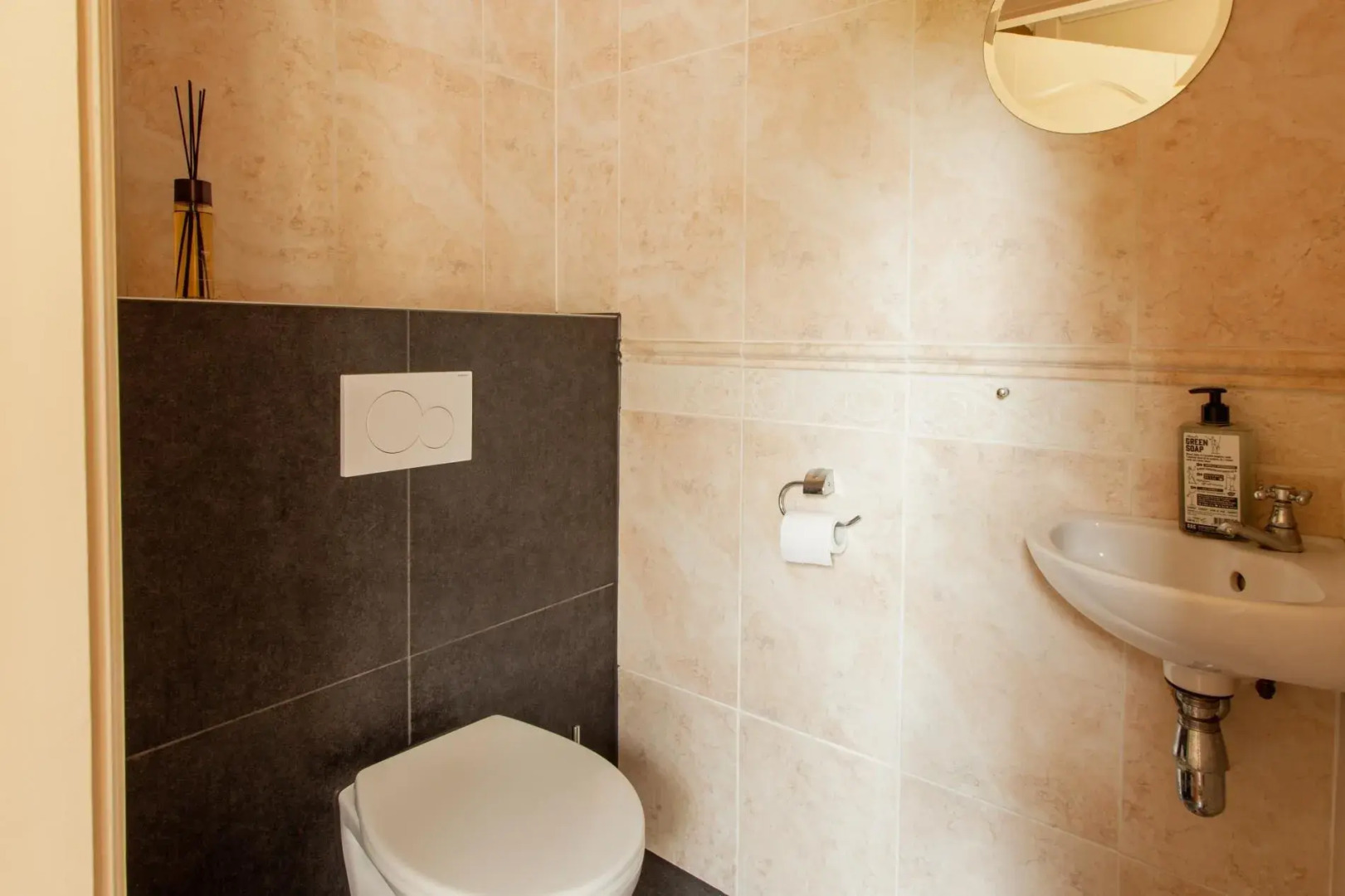 Beautiful American Style Villa With Heated Pool and Jacuzzi