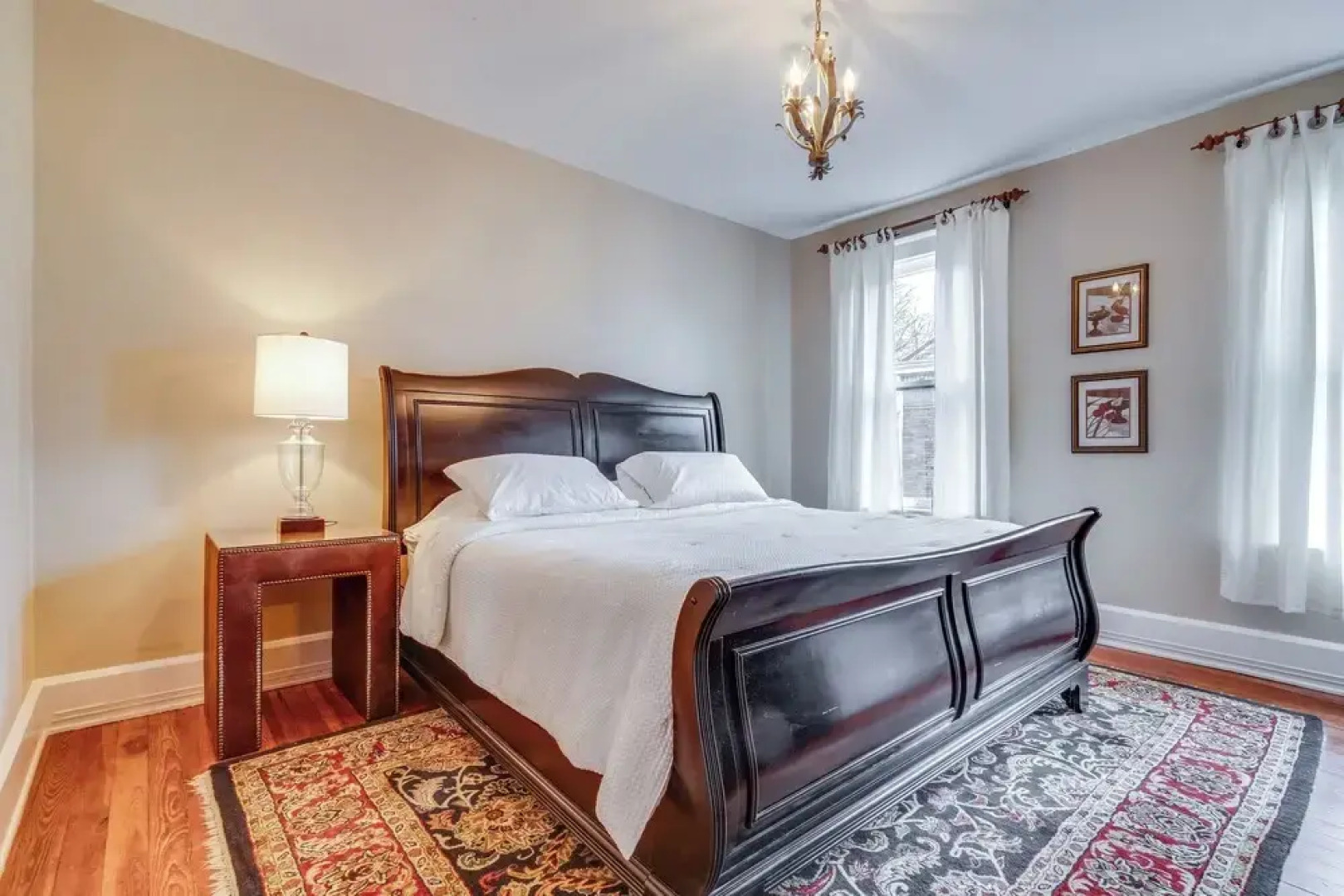 Walk to Garden & Restaurants: Zanesville Apartment