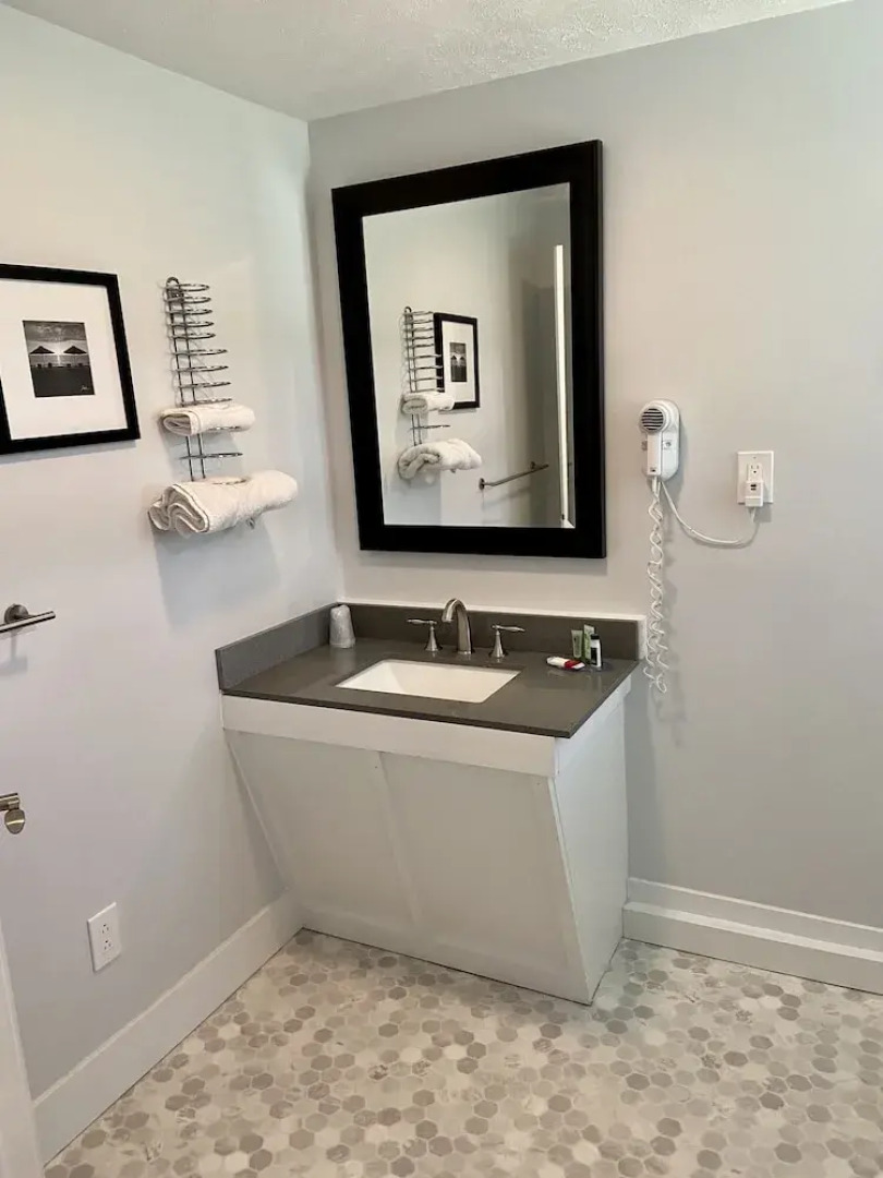 Elk Rapids Lakeshore Inn