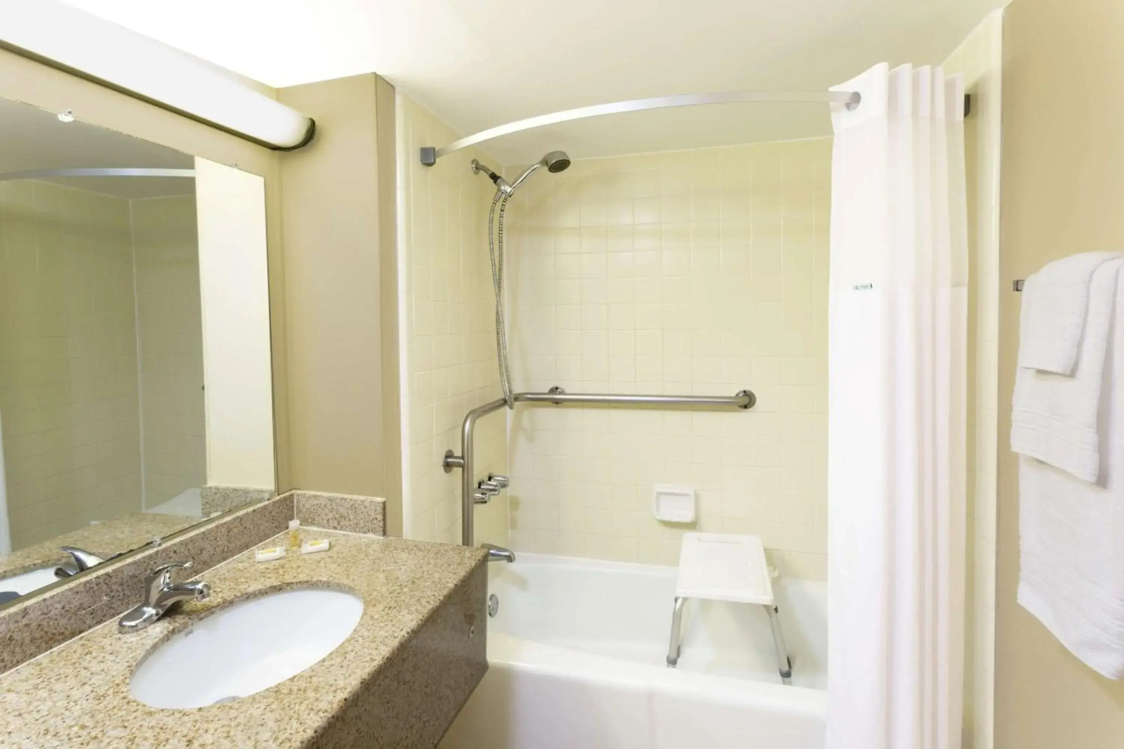 Days Inn Charleston Patriots Point