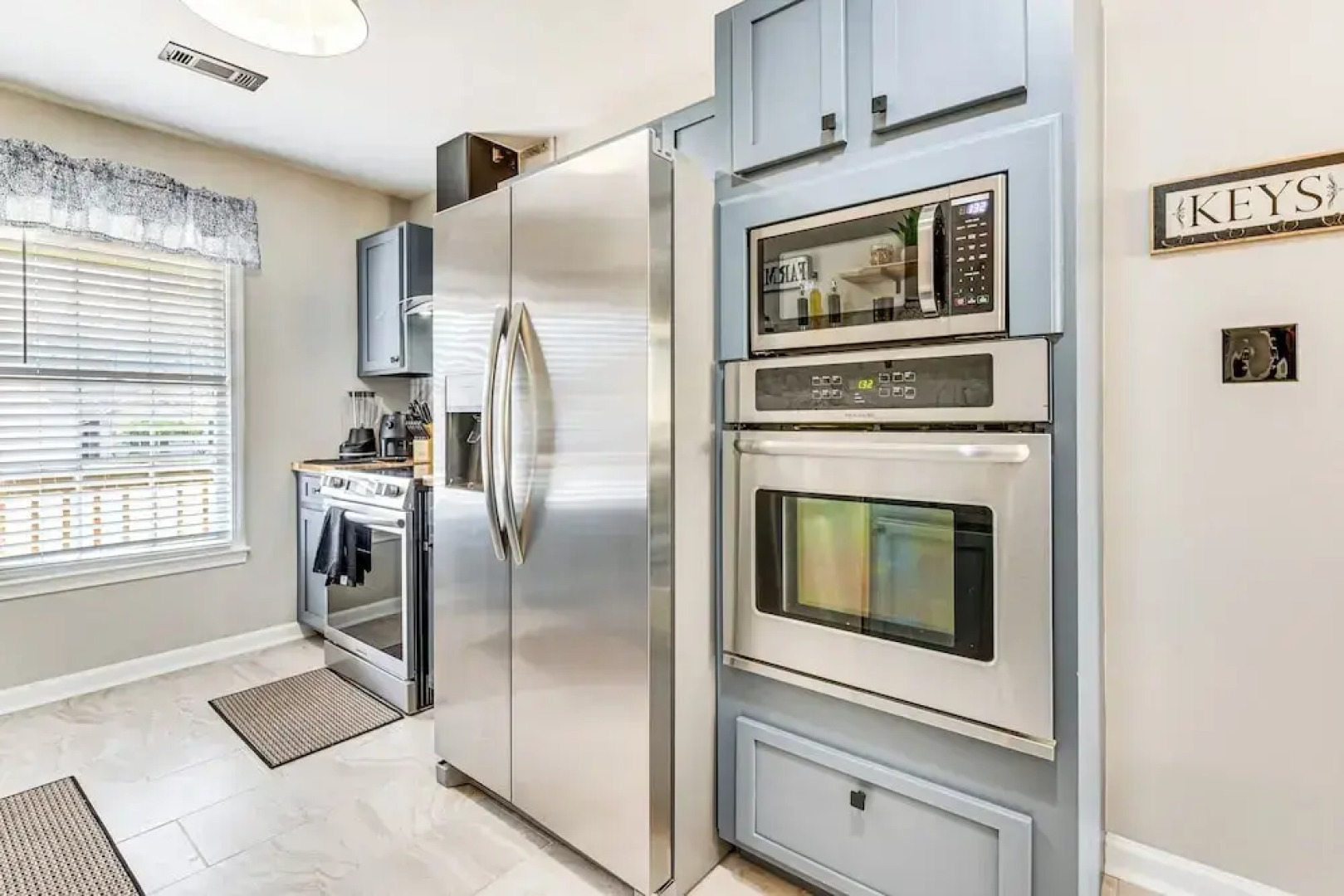 4 Mi to Airport: Atlanta Home w/ Deck & Hot Tub