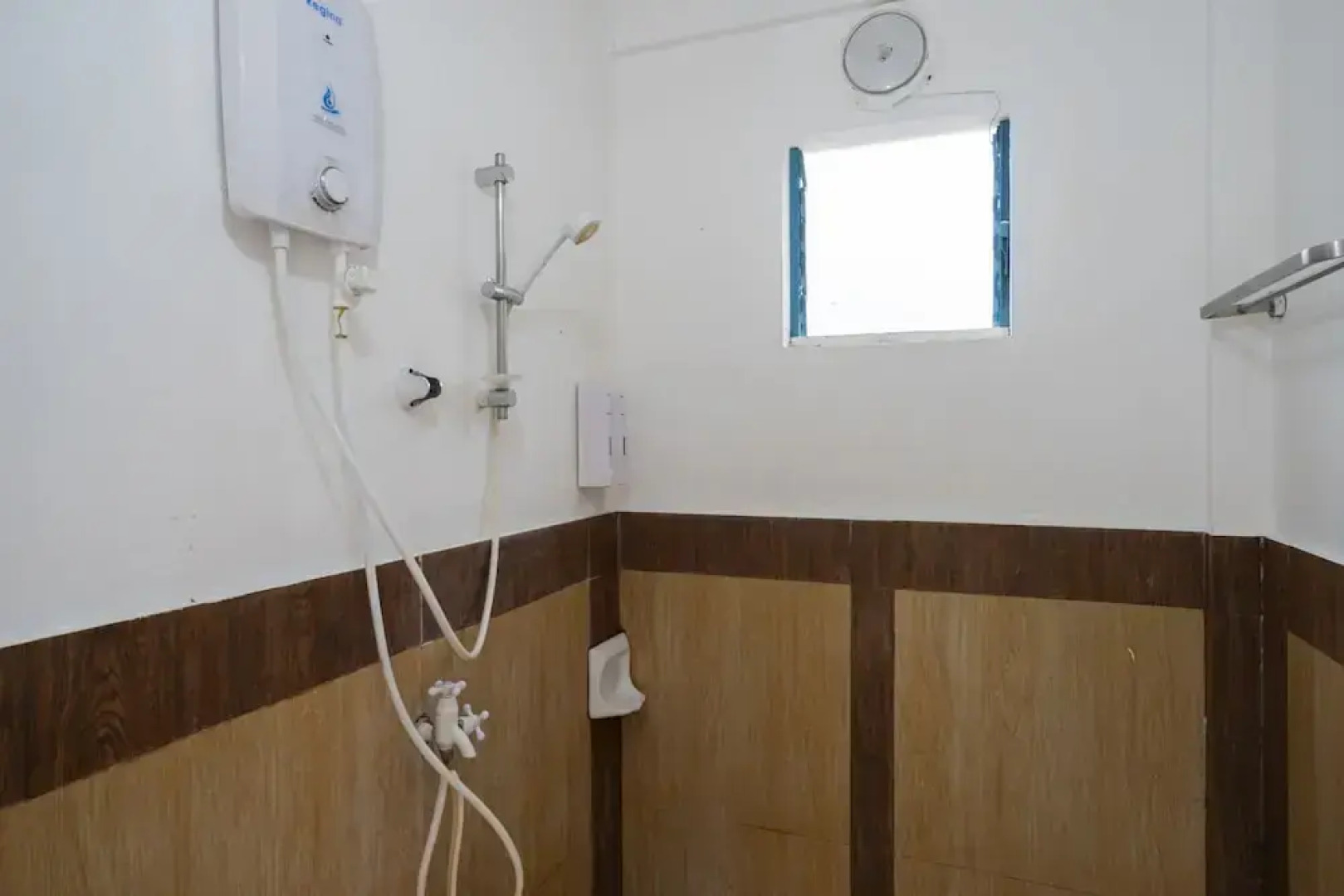 Costas De Liwa Bar & Beach Resort