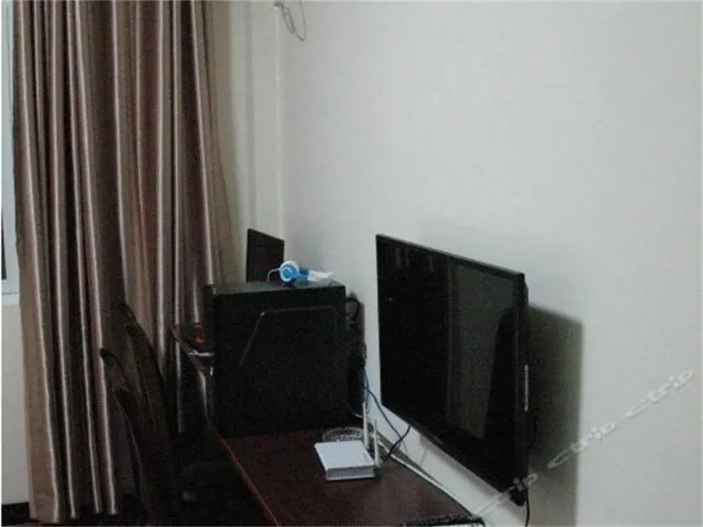 Anxian Longfeng Business Hotel