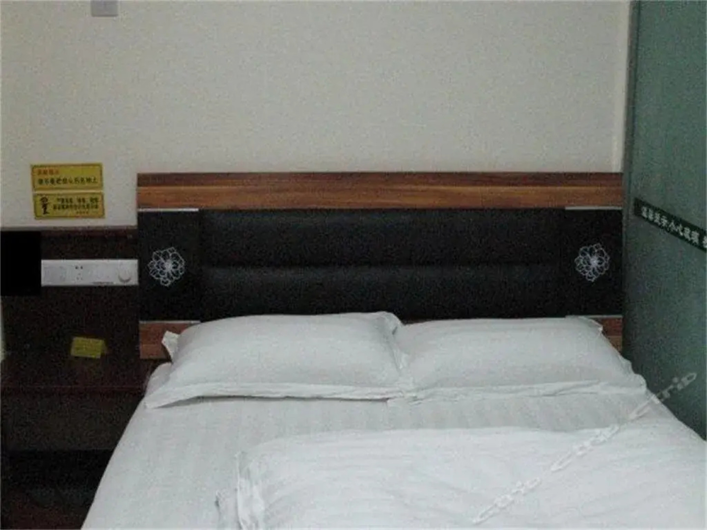 Anxian Longfeng Business Hotel