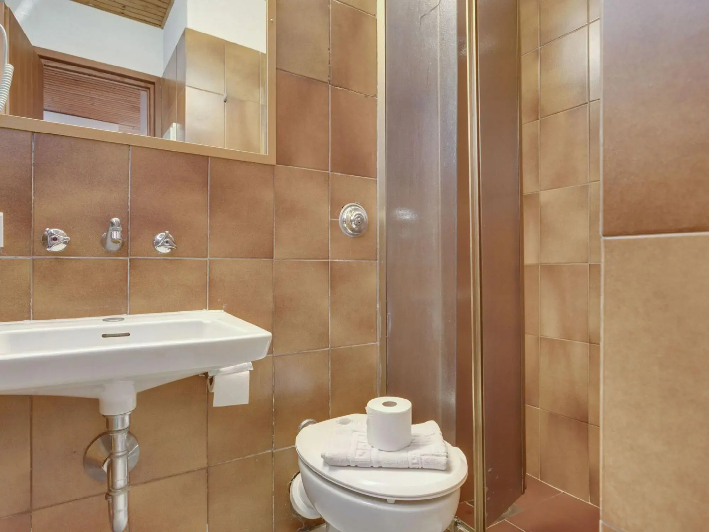 Spacious Apartment in Pognana Lario with Pool