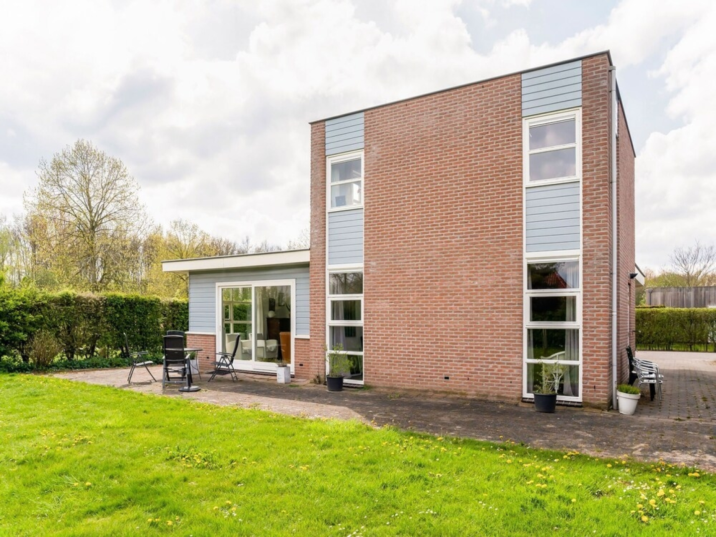 Lovely Holiday Home in Zeewolde With a Swimming Pool