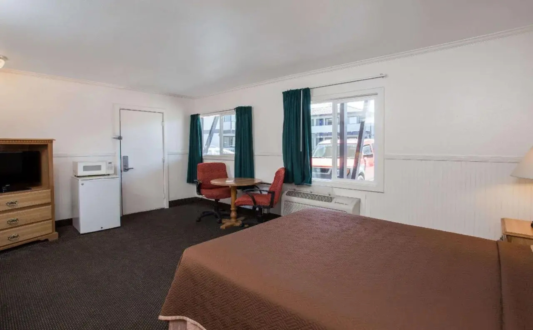 OMEO Suites Glass Beach