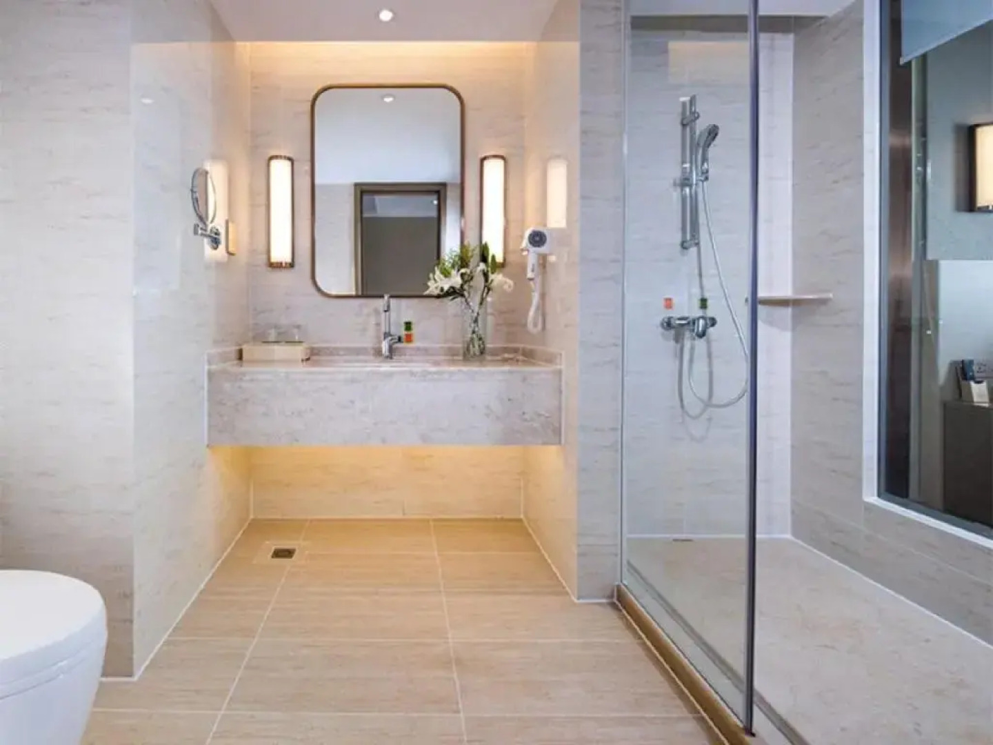 Vienna International Hotel (Haikou Old Town High-speed Railway Station)