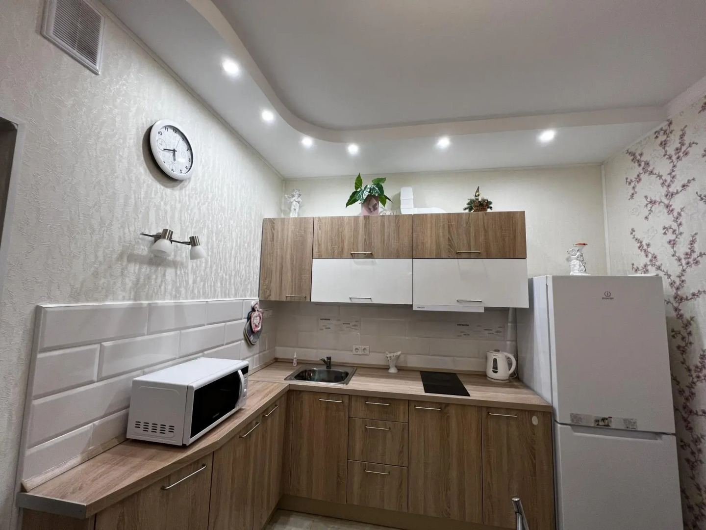 AlexHome (АлексХоум) на улице Алексея Короткова 1