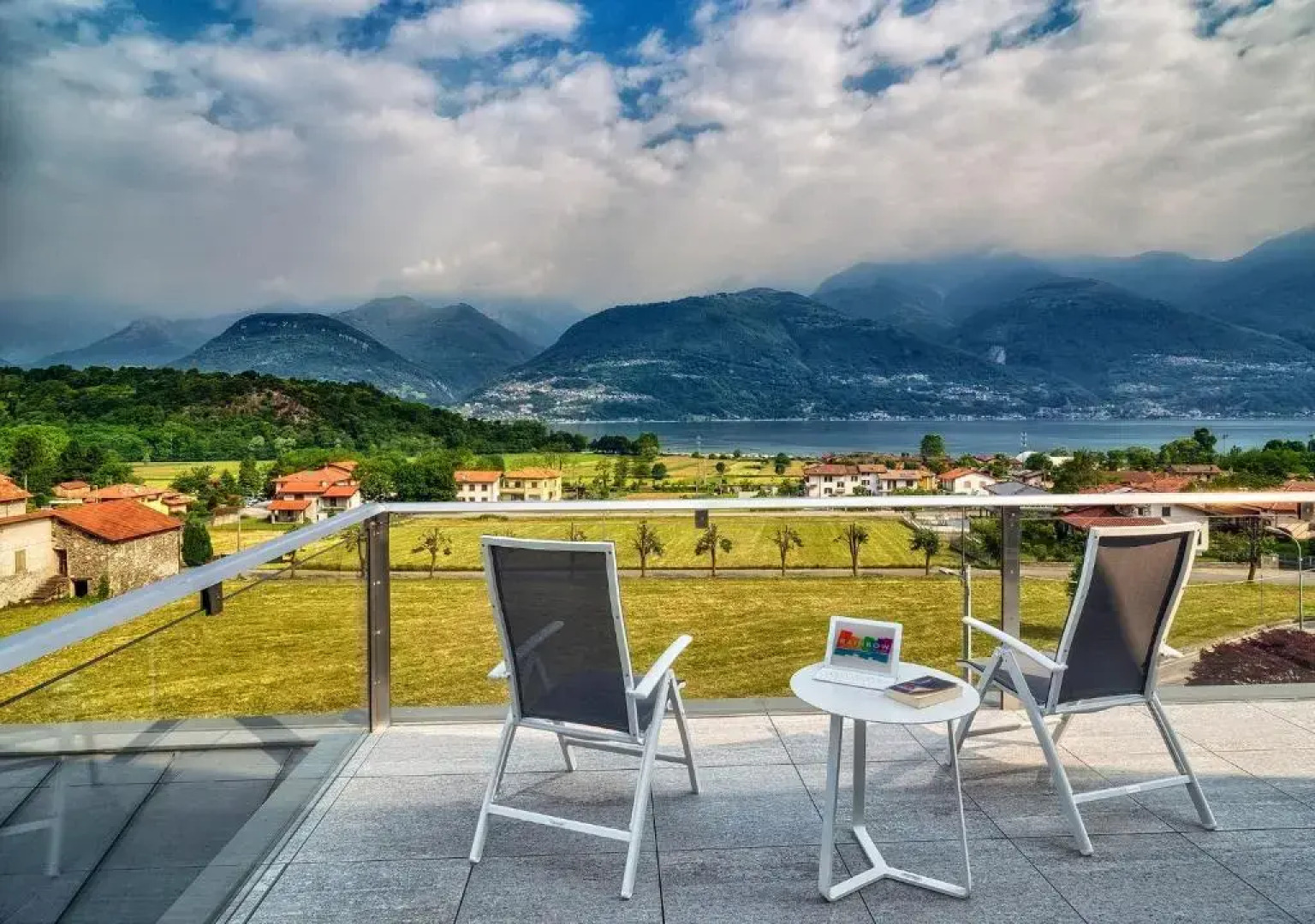 Rainbow Holiday Apartments Lake Como