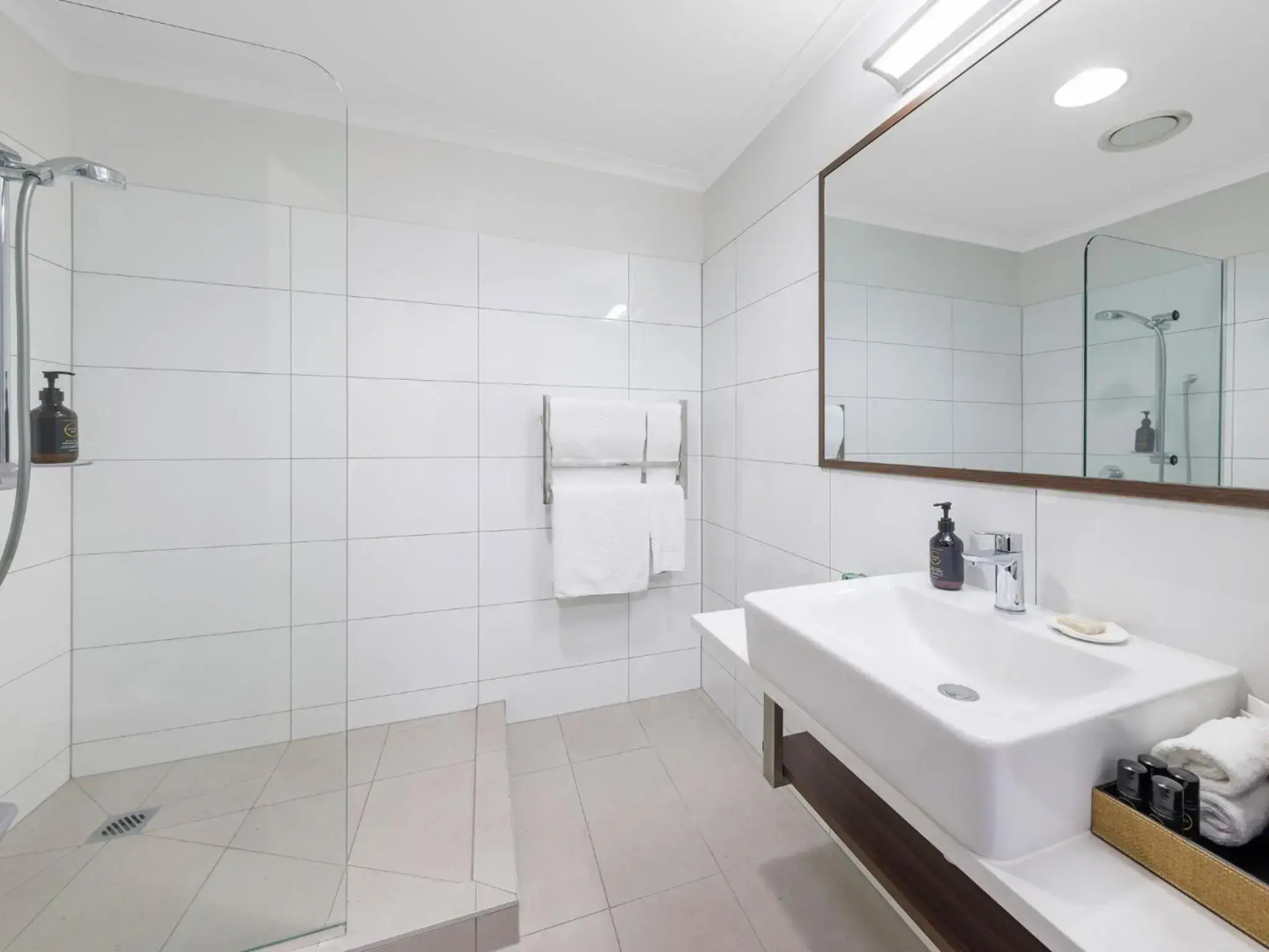 JetPark Hotel Hamilton Airport