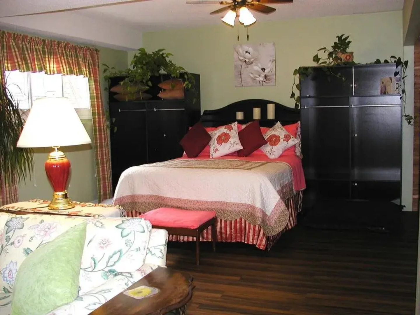 Dogs Are Welcome Studio Suite