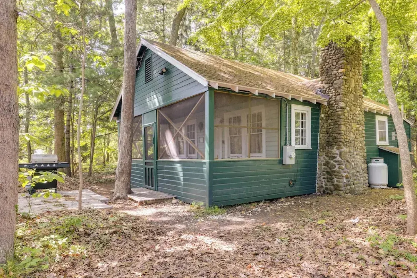 Southold Cottage w/ Patio & Grill - Walk to Beach!