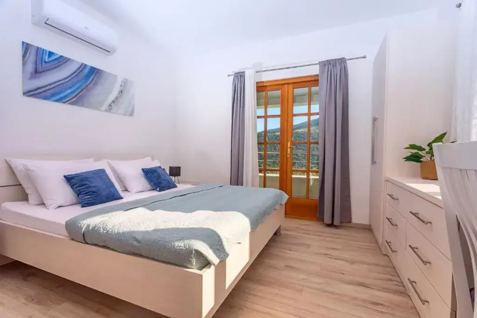 VILLA SKURA private heated pool 32m2, summer kitchen, 4 bedrooms, garden