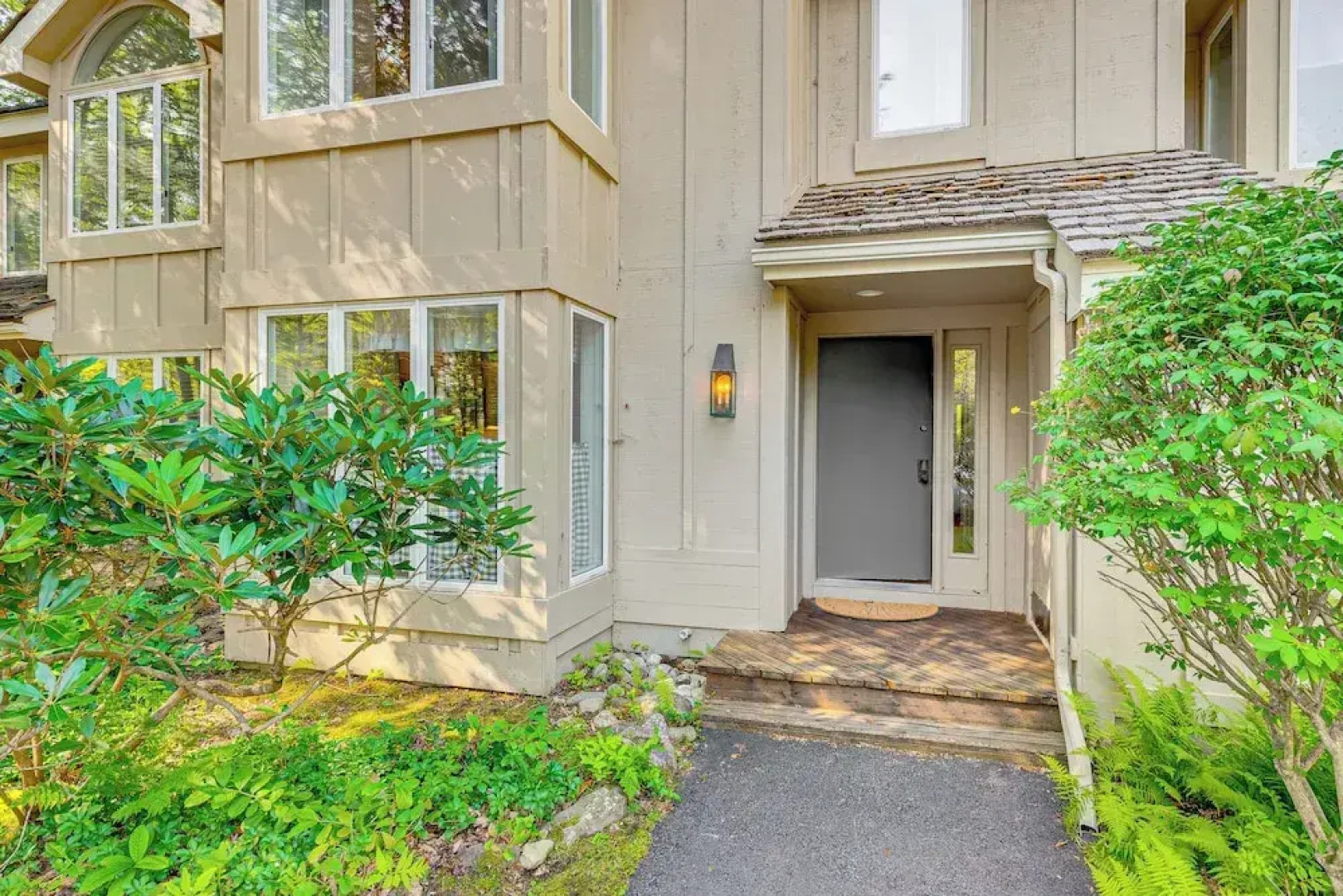 Hike, Golf & Explore: Pocono Pines Townhome