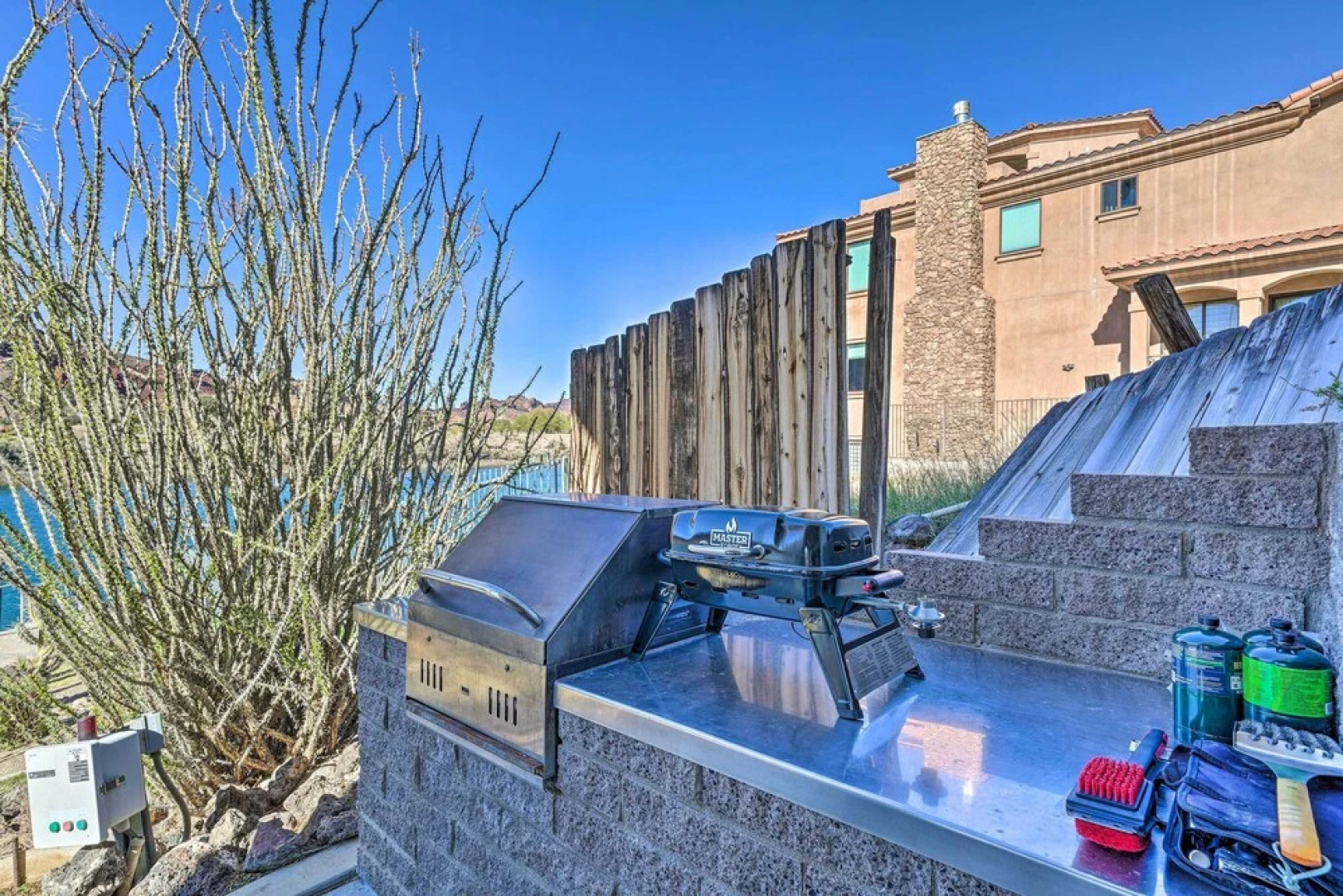 Parker Studio Nestled on the Colorado River!