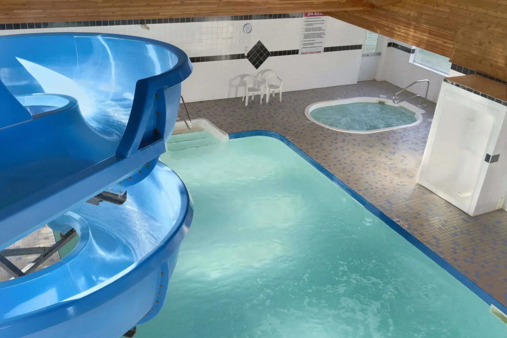 Travelodge by Wyndham Golden Sportsman Lodge