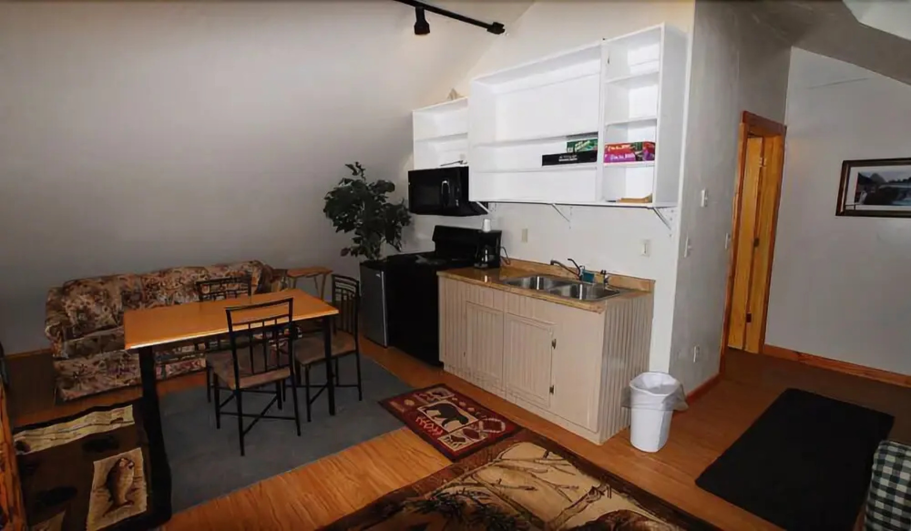 Glacier General Store and Cabins