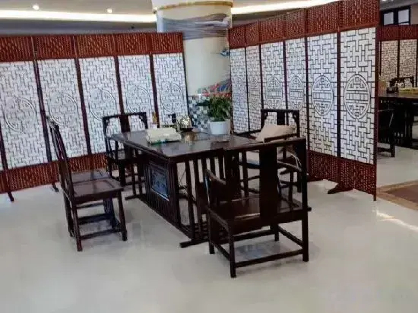 Ruo Rongbo Mei Hotel