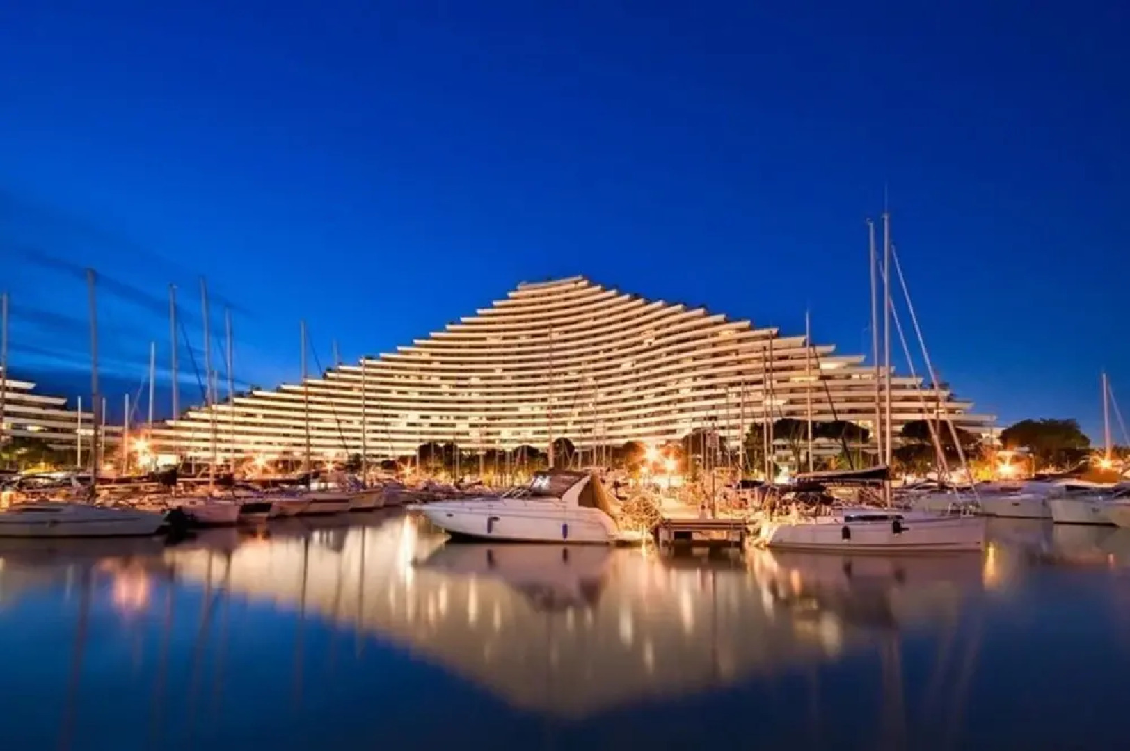 Studio in Villeneuve-loubet, With Wifi - 300 m From the Beach