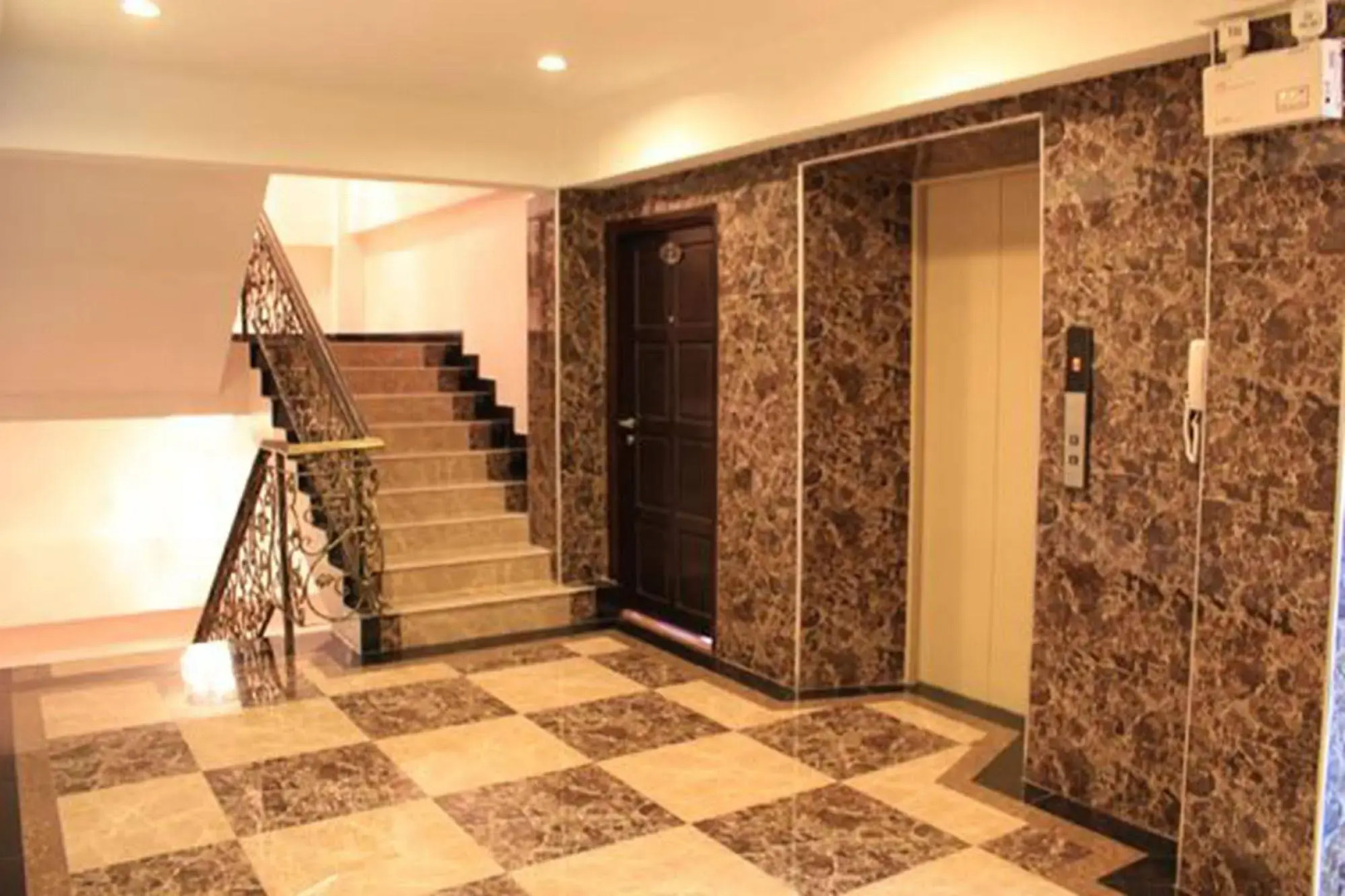 Maleez Lodge Hotel & Restaurant