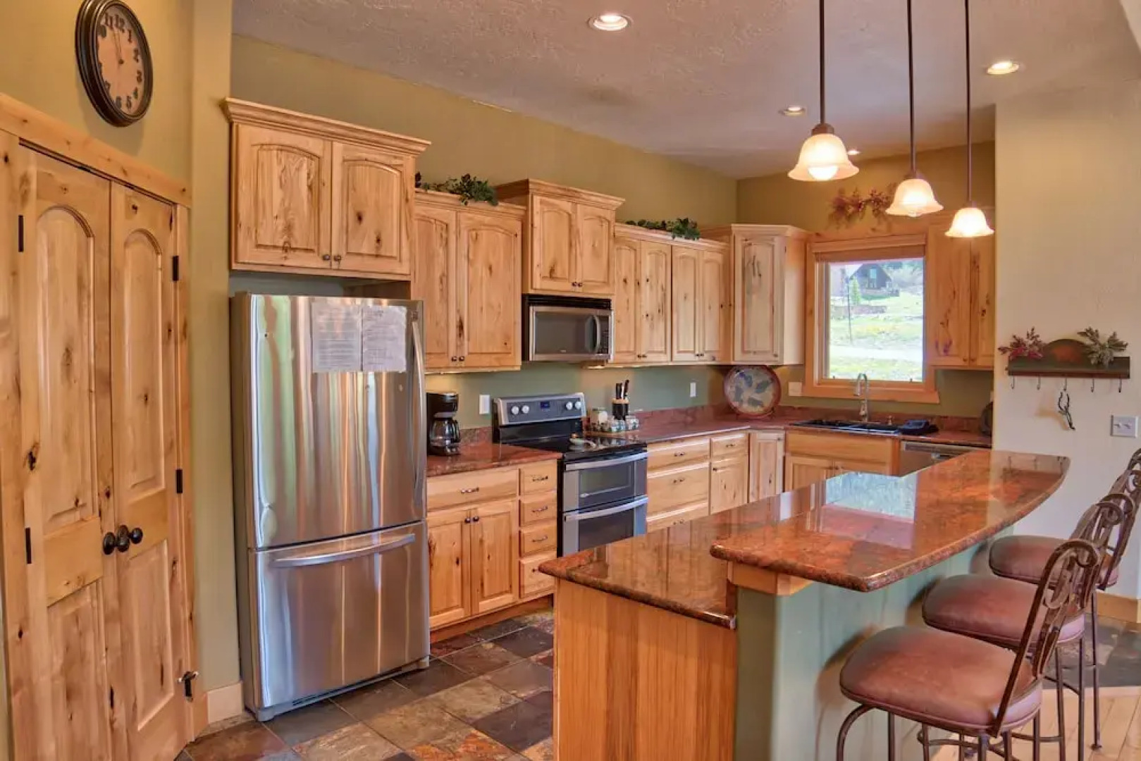 Moose Meadow Retreat Private Home with Hot Tub