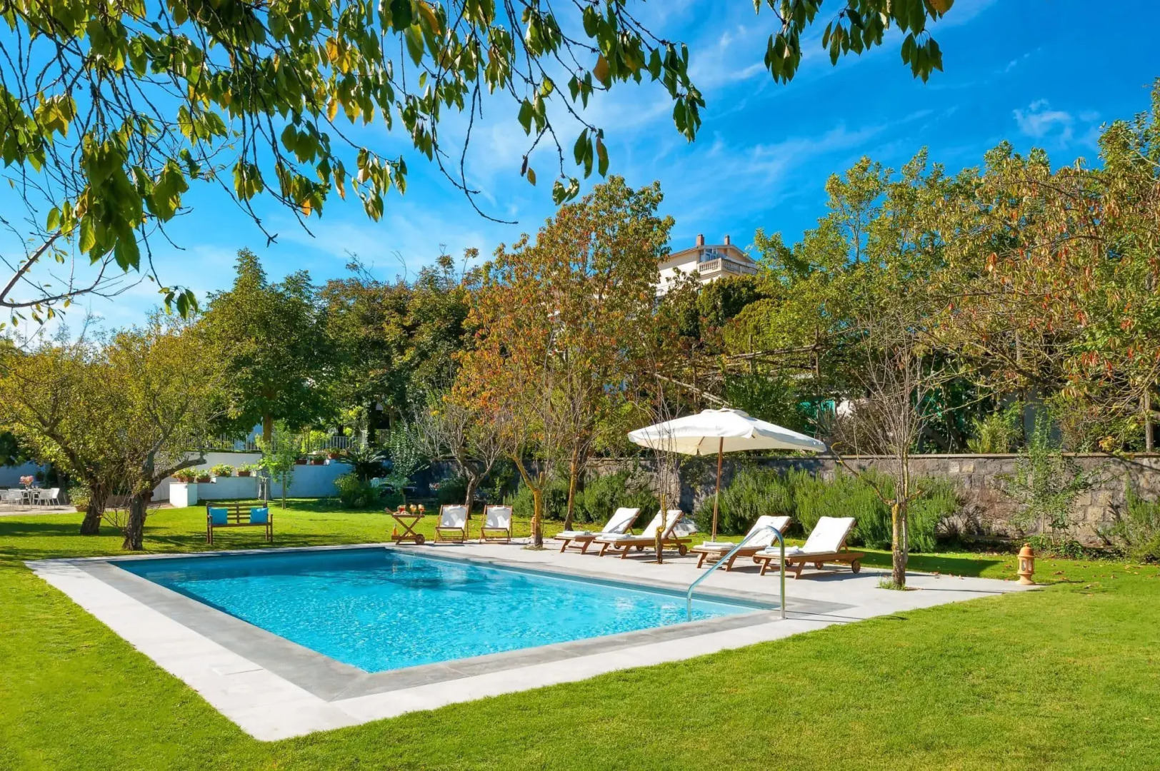 La Casa Bianca Pool And Garden