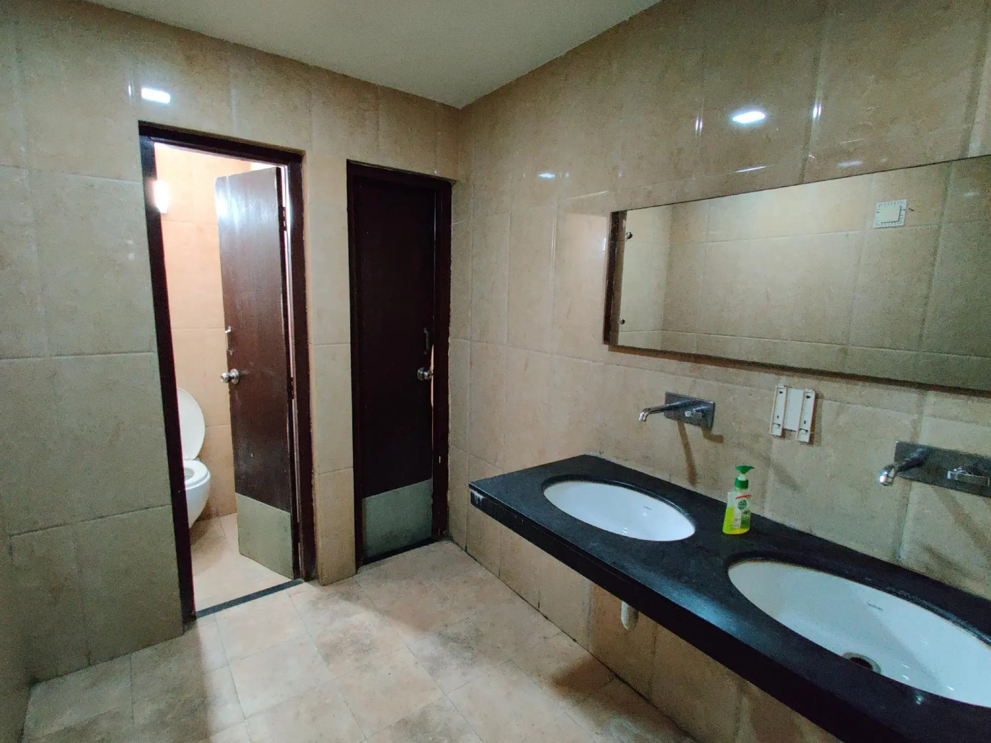 Pride Biznotel - The Maison Anand