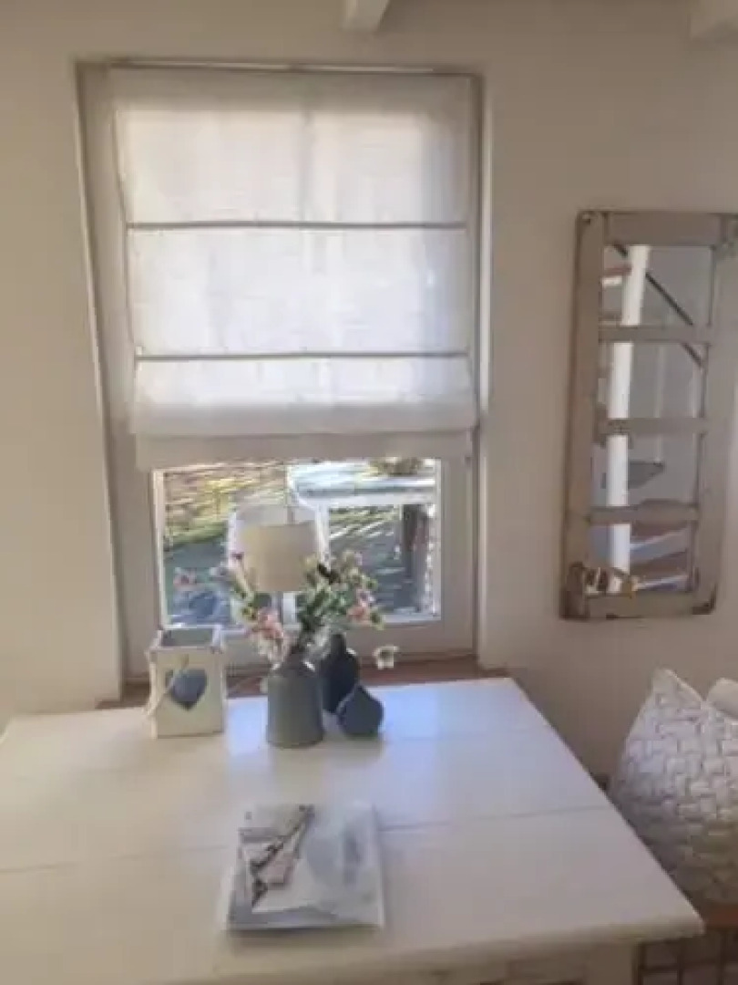 Witte huisje aan zee