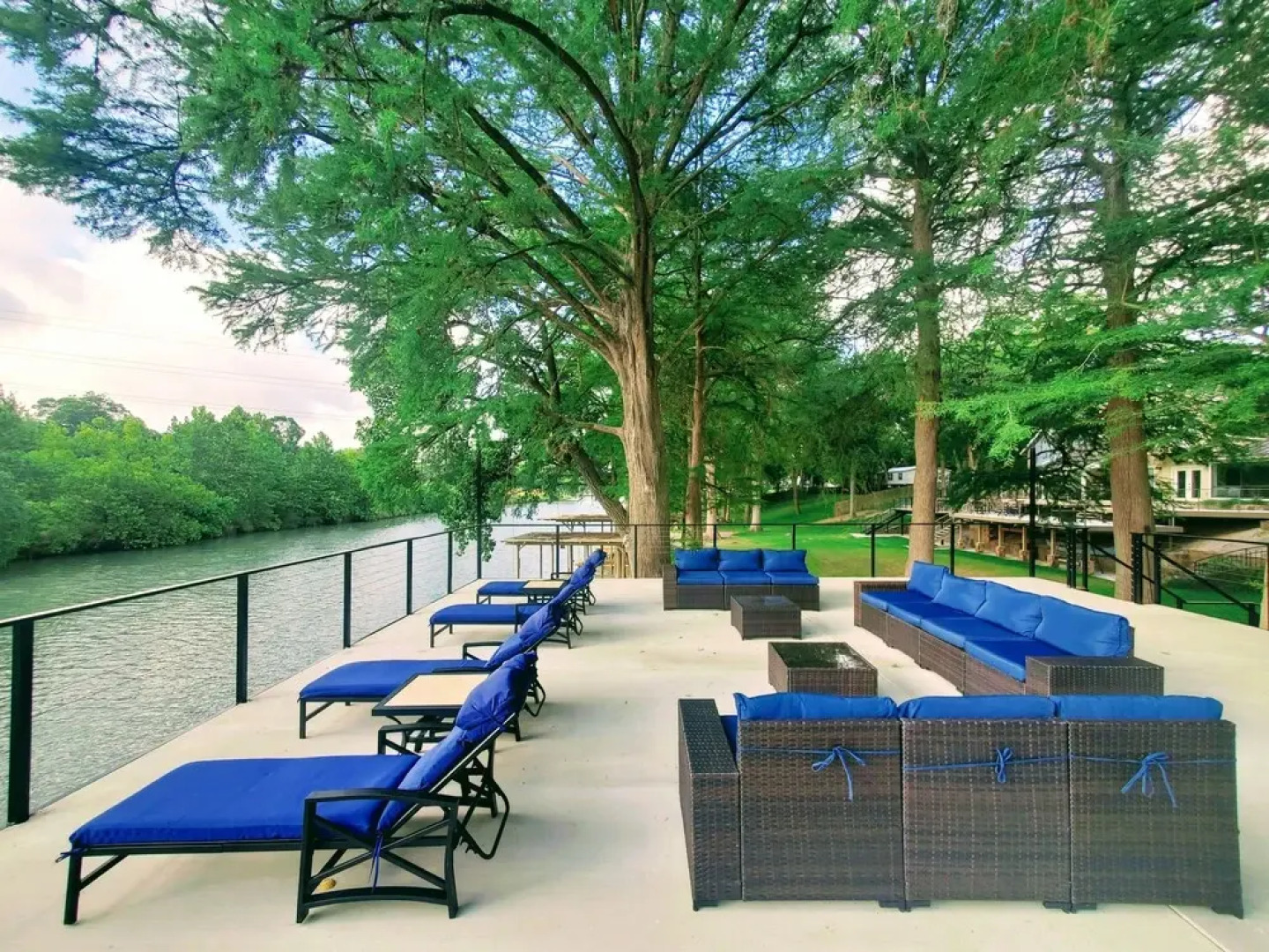 Luxury Riverfront Oasis W/boat Dock-grill-firepit!