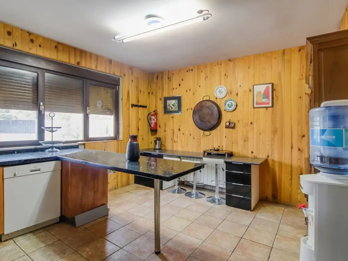 Lavish Villa in Villamuriel de Cerrato with Swimming Pool