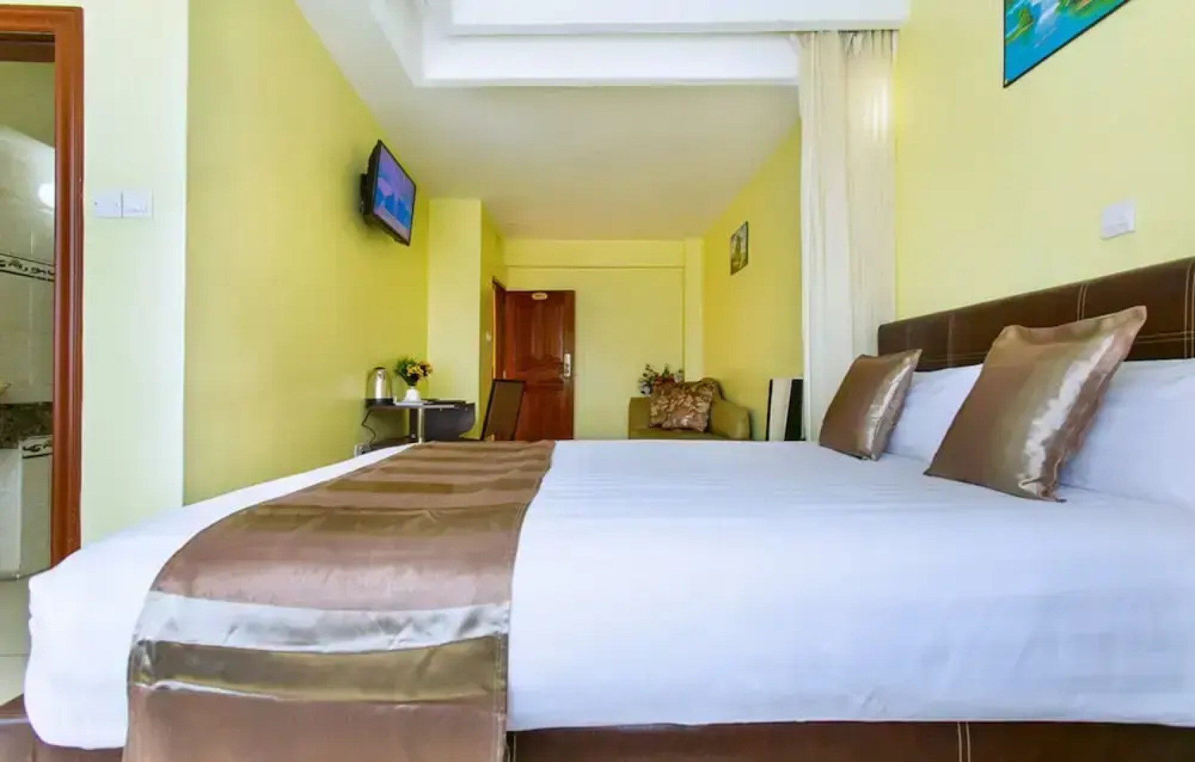 The Legacy Hotel & Suites