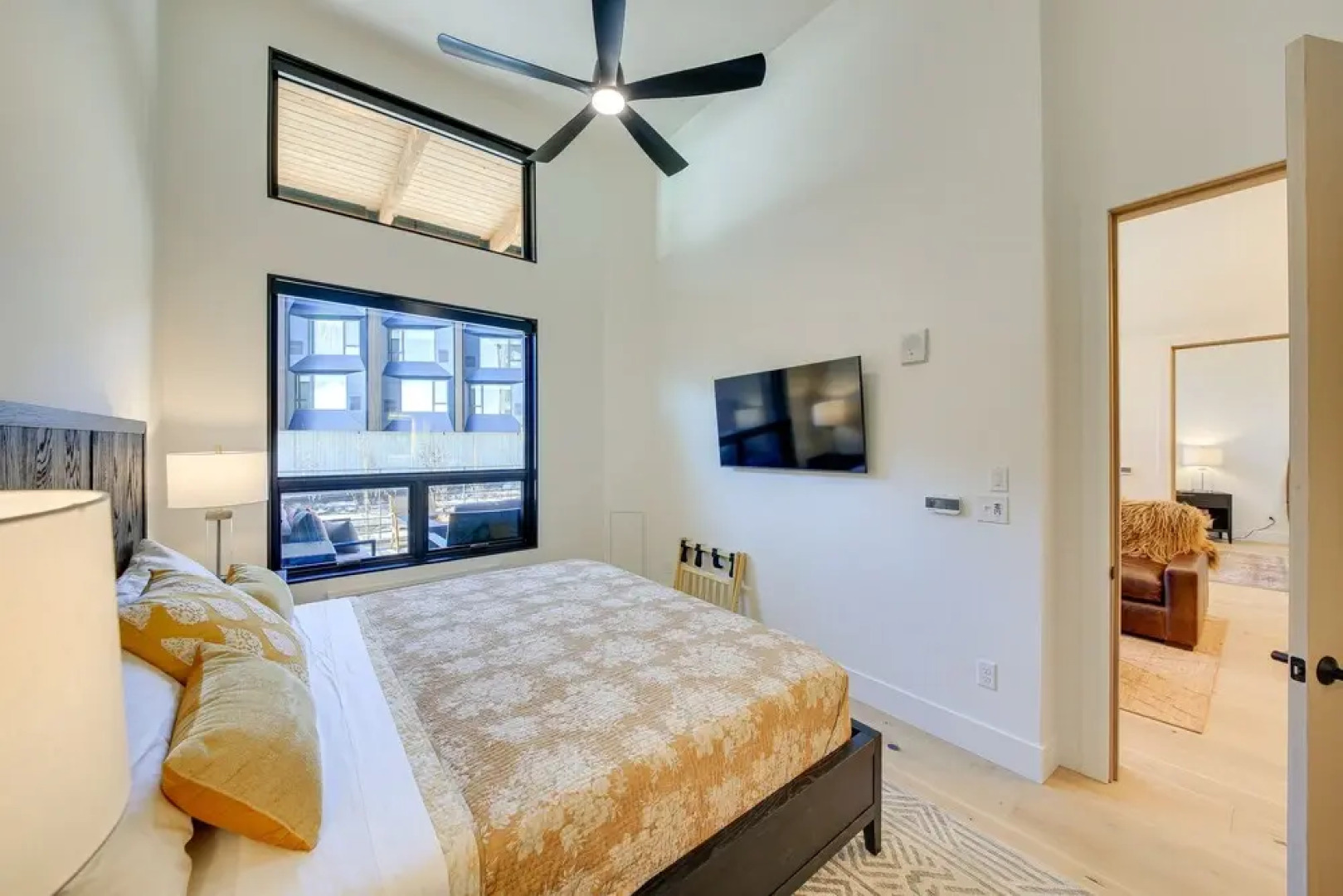 Luxe Schweitzer Condo w/ Hot Tub: Ski-in/ski-out!