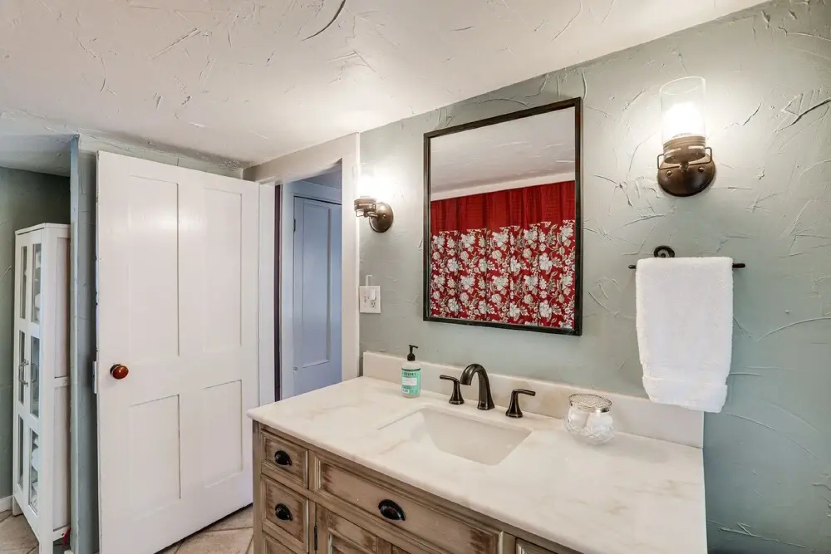 Lambertville Retreat - Walk to Shopping & Dining!