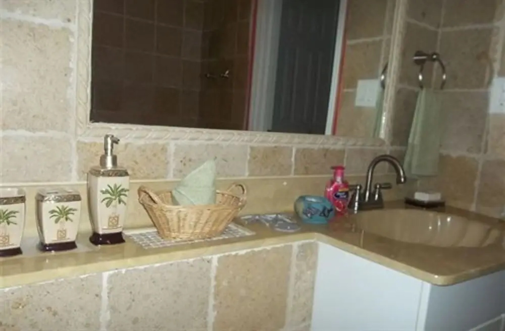 The Colonial Rental Suite