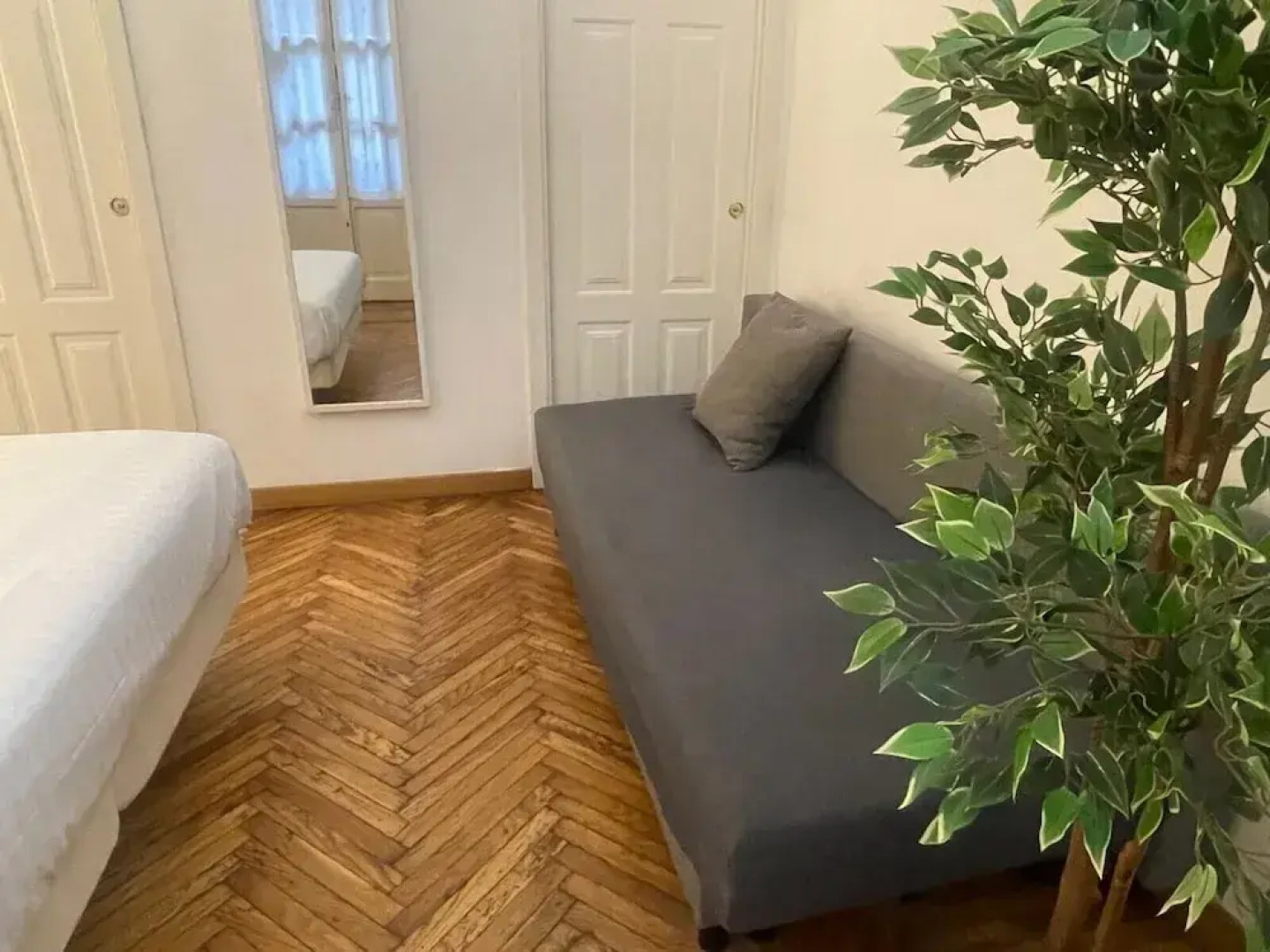 dHomes - Apartments and Rooms - Room 102