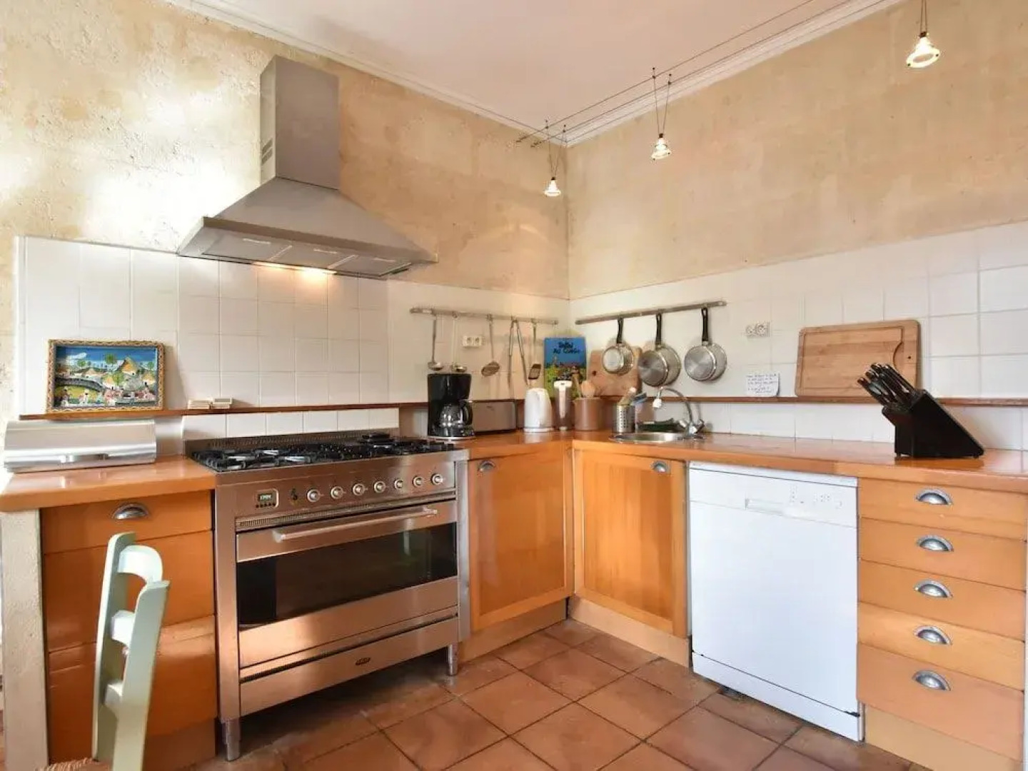 Modern Mansion in Machemont with Private Garden